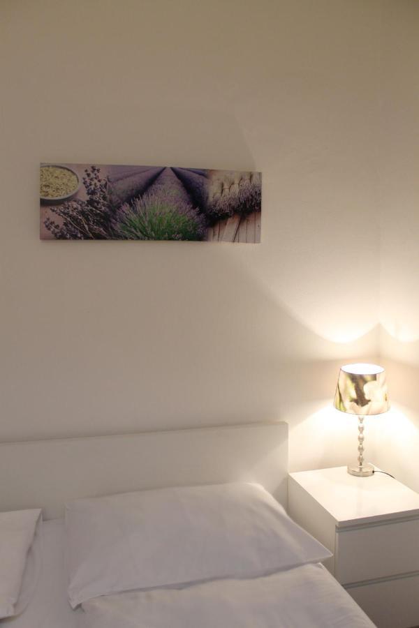 Modern Ve Smeckach 28 * Praag